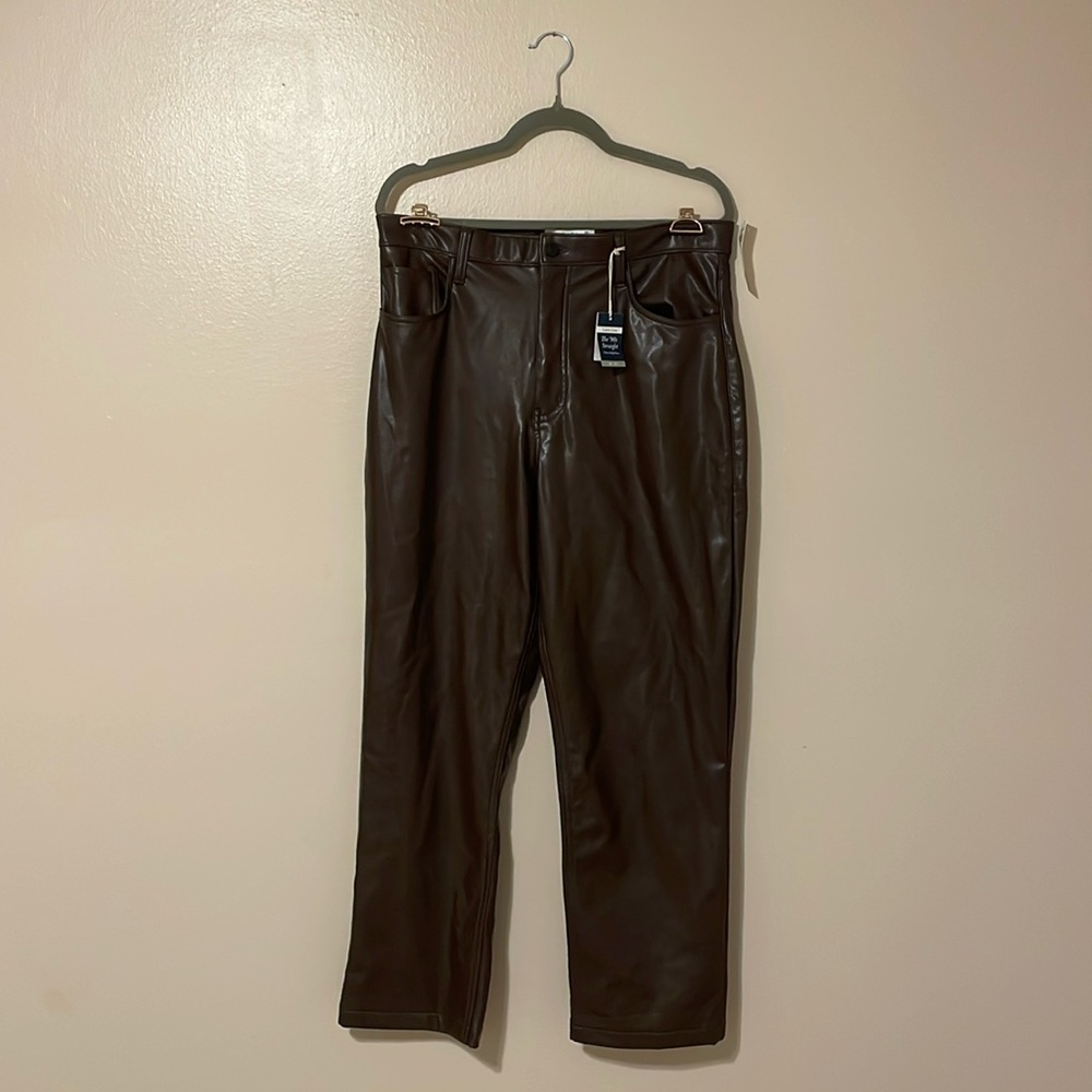 Abercrombie and Fitch : faux leather pants